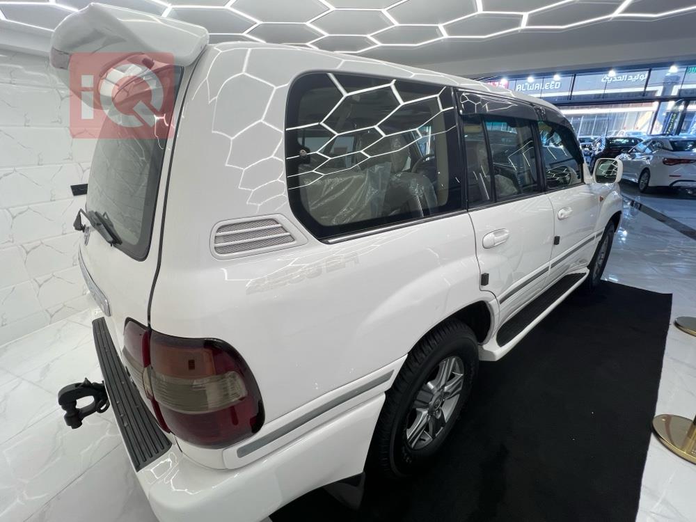 تۆیۆتا لاند کروزەر